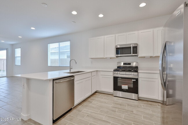 Building Photo - 17368 W Smoketree Dr