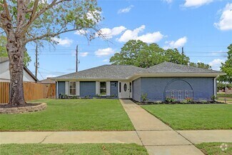 Building Photo - 327 Gentilly Dr