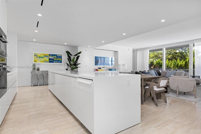 Building Photo - 9111 Collins Ave