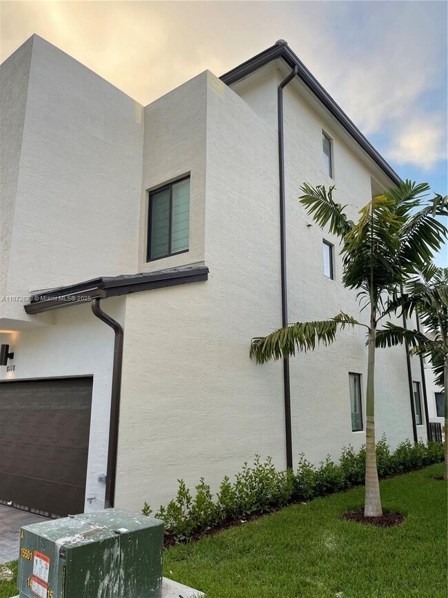 Foto del edificio - 8118 NW 42nd St