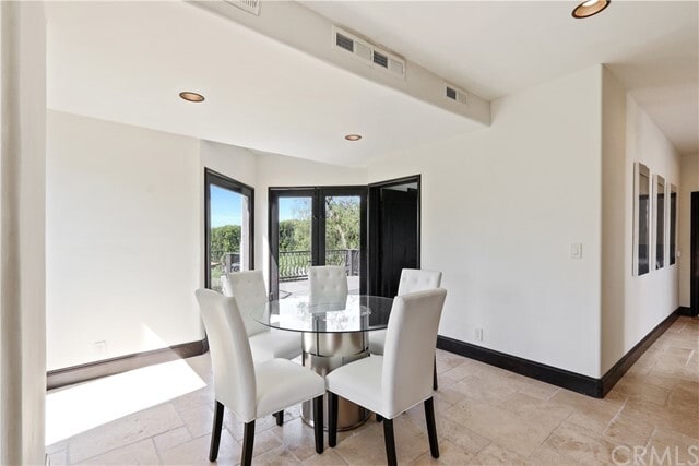 Building Photo - 13810 Mulholland Dr