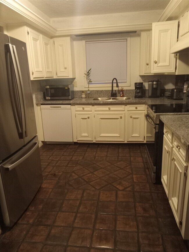 Foto del edificio - 15910 Hartman Rd