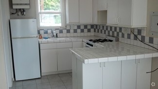Building Photo - 3915 Crest Dr