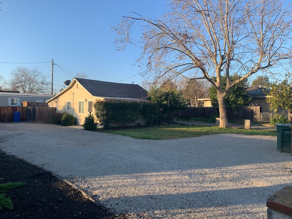 Foto principal - Remodeled 2 Bedroom 2 Bath in Great Location!