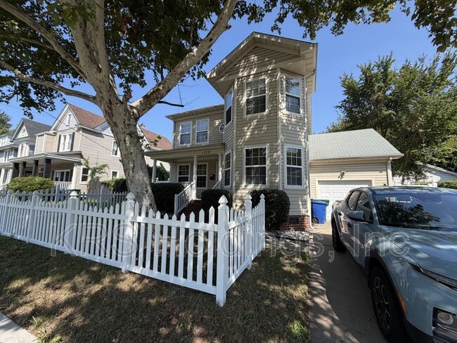 Photo - 1129 Hampton Ave House