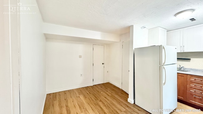 Building Photo - 22 Masseygrove Cres