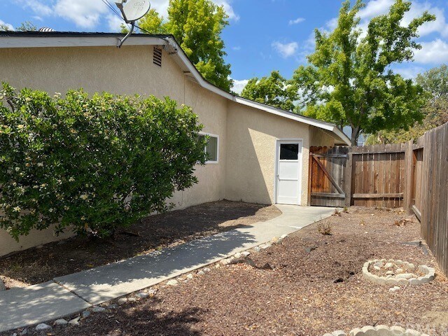 Building Photo - 610 Black Hills Dr