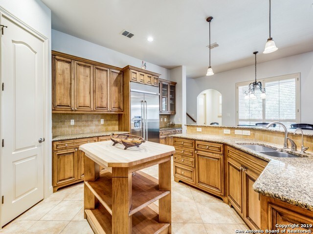 Foto del edificio - 82 Westcourt Ln