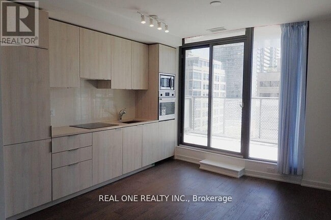 Building Photo - 11 Wellesley St W