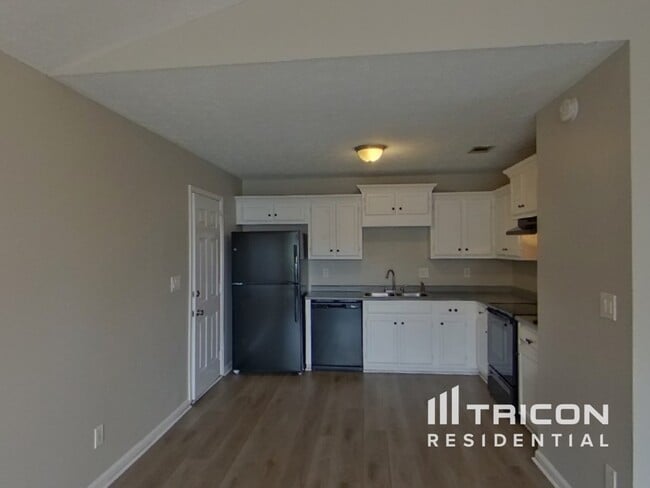 Building Photo - 406 Village Cir