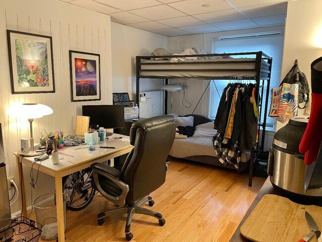 Building Photo - 405 Beacon St