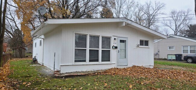 Foto del edificio - Charming 3-Bedroom Property in Prime Location ( SECTION 8 VOUCHER ACCEPTED )