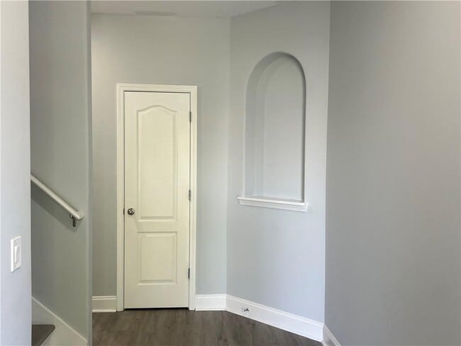 Building Photo - 1600 Lily Valley Dr