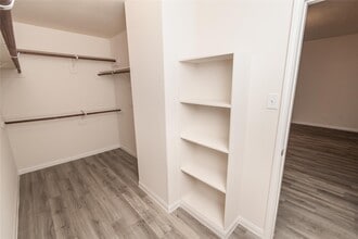 Building Photo - 6247 Brenwood Cir