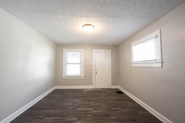 Building Photo - "Charming 2-Bedroom Duplex Retreat on N Drexel Ave – Spacious 1440 Sq Ft Living in Indianapolis!"