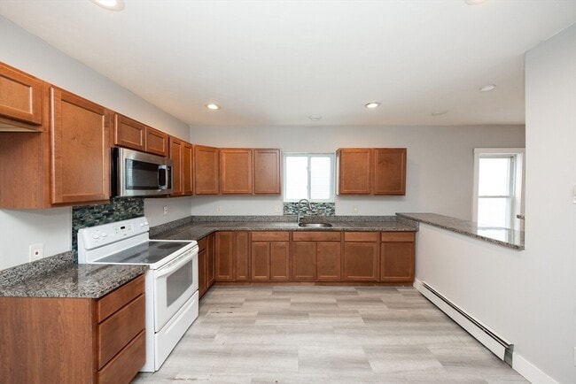 Building Photo - 10 Alpine St