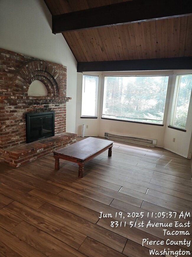 Building Photo - 14734a