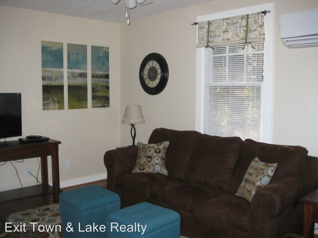 Building Photo - 1 br, 1 bath Apartment - 214B Windsor St.