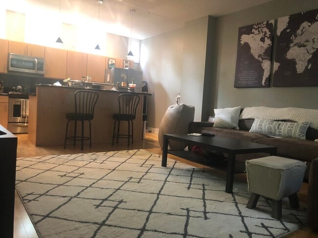 Foto del edificio - 622 W Main St