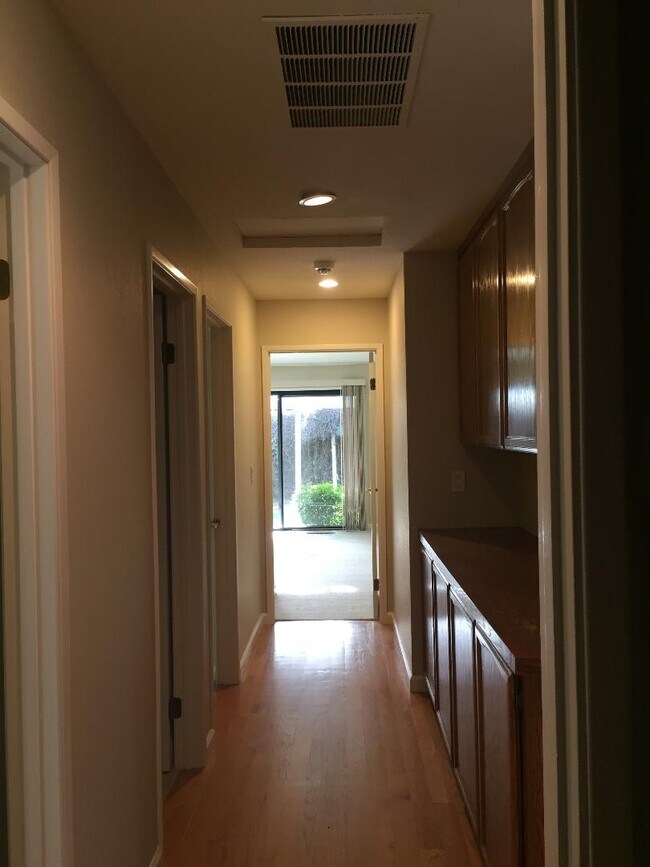 Foto del edificio - 4331 Montmorency Ct