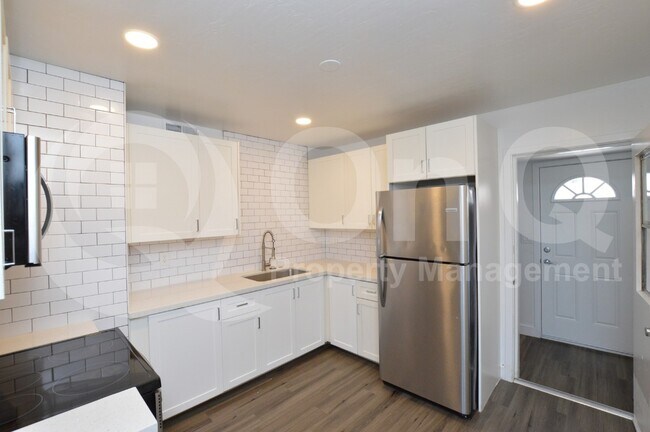 Building Photo - 1202 E Kaler Dr