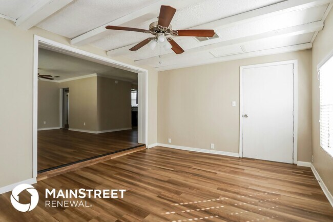 Foto del edificio - 2233 Bourget Dr