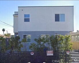 Building Photo - 516 S Chicago St