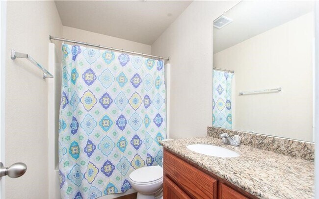 Building Photo - Spacious 4 Bedroom Home ELECTRIC INCLUDED!