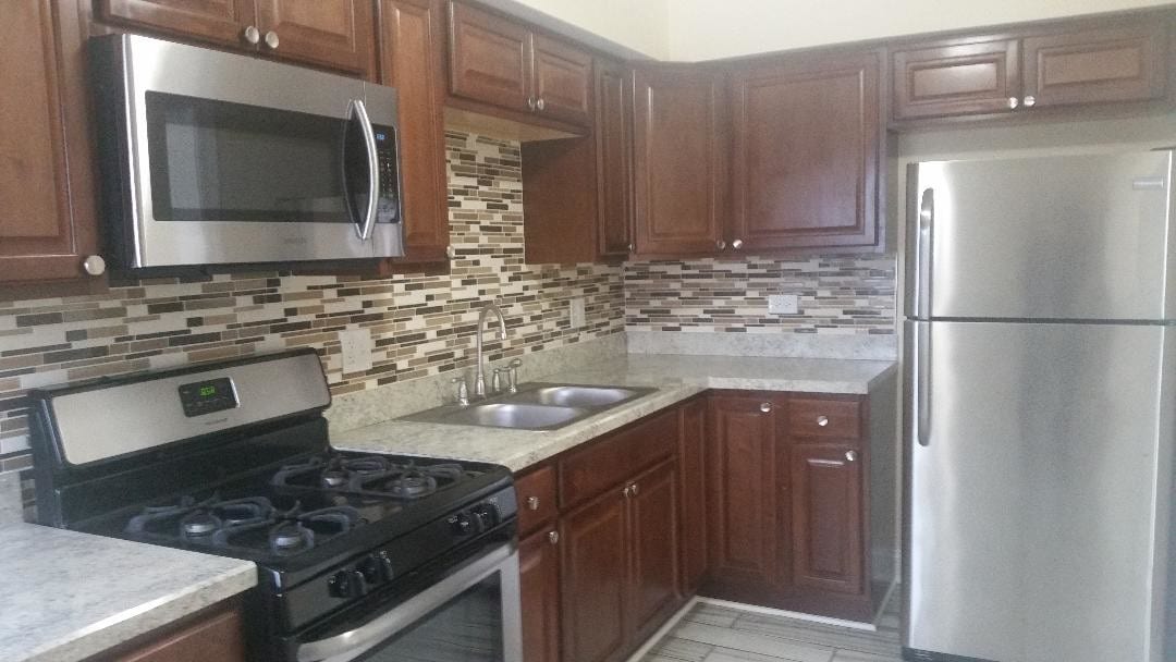 Kitchen - 5146 W Cermak Rd
