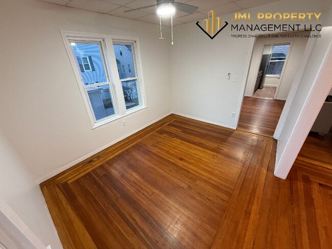 Foto del edificio - 28 McClure Pl