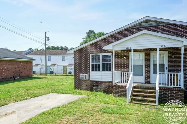 Building Photo - 1721-1723 Windsor Dr