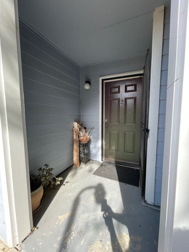 Foto del edificio - Wonderful 3 Bedroom with 2 Bath Downstairs Unit.