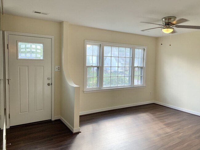 Foto del edificio - 6218 Manuel Ct