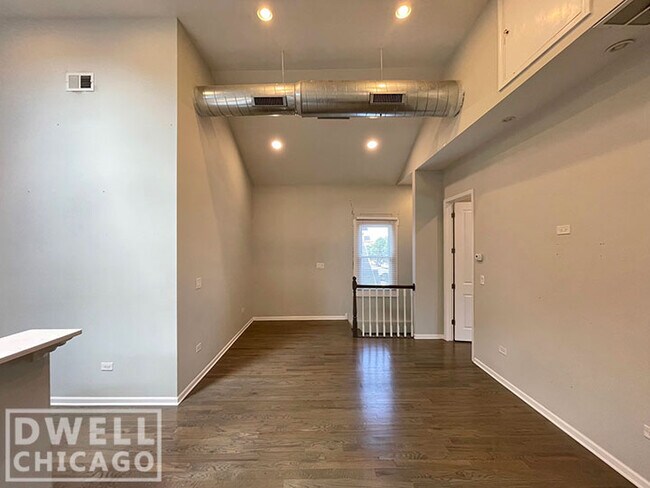 Foto del edificio - 718 N Willard Ct