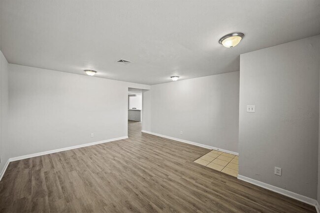 Foto del edificio - 4403 Trafalgar Dr