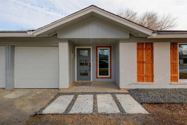 Building Photo - 2522 Carlow Dr