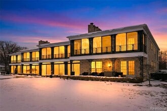 Building Photo - 24356 E River Rd