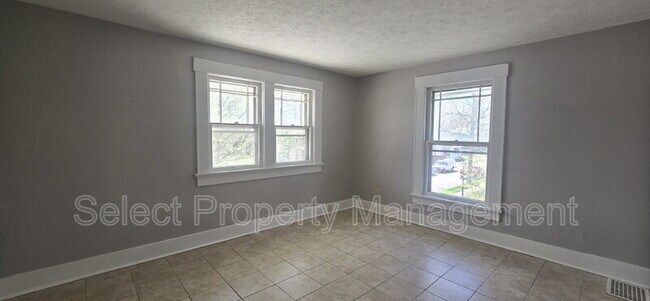 Foto del edificio - 1301 Forest Ave