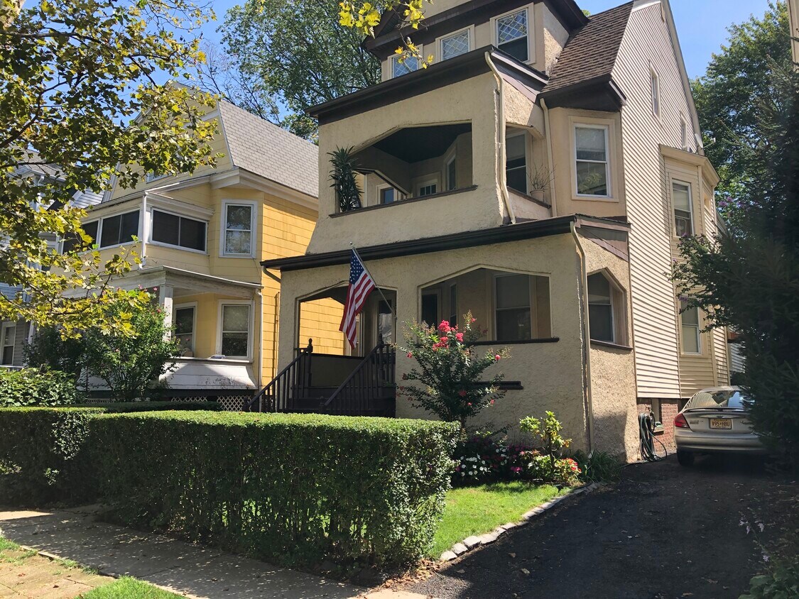 Primary Photo - 193 Hillside Ave