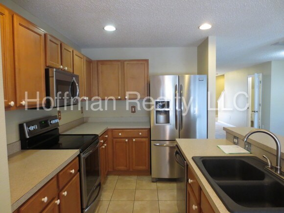 Foto del edificio - 8425 Edgewater Place Blvd