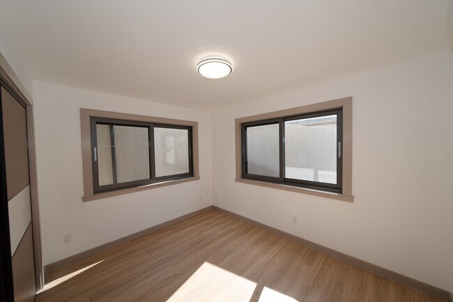 Foto del edificio - 2056 10th Ave