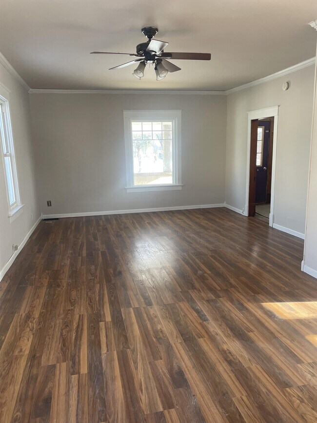 Building Photo - 408 S Clermont St