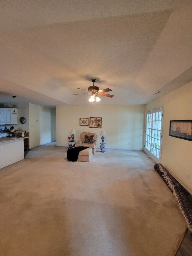 Building Photo - 2018 Heritage Ln