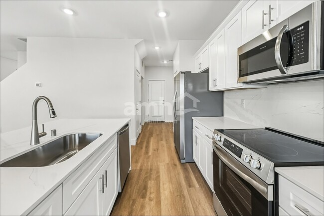 Building Photo - 8751 N Begonia Ct