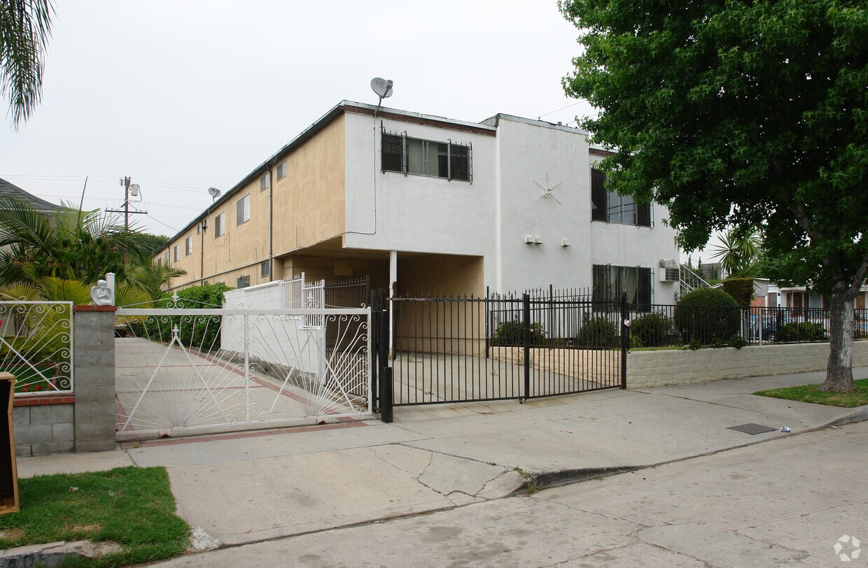 Foto del edificio - 4650 Brunswick Ave