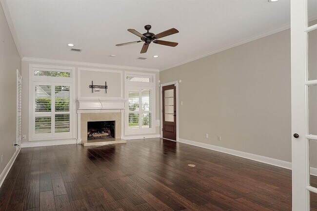 Building Photo - 2 Silverstrand Pl