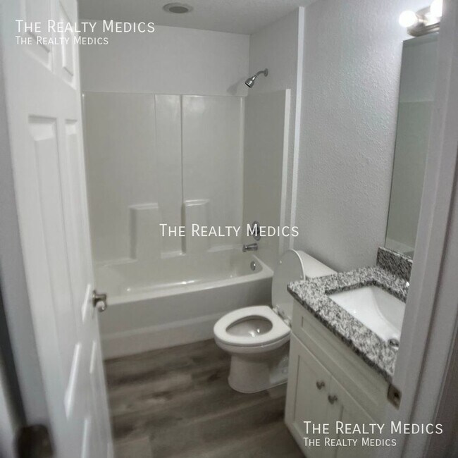 Foto del edificio - Available Now!! Brand NEW 3 Bedroom, 2 Bat...