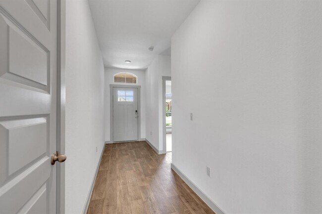 Building Photo - 120 Krause Spgs Dr