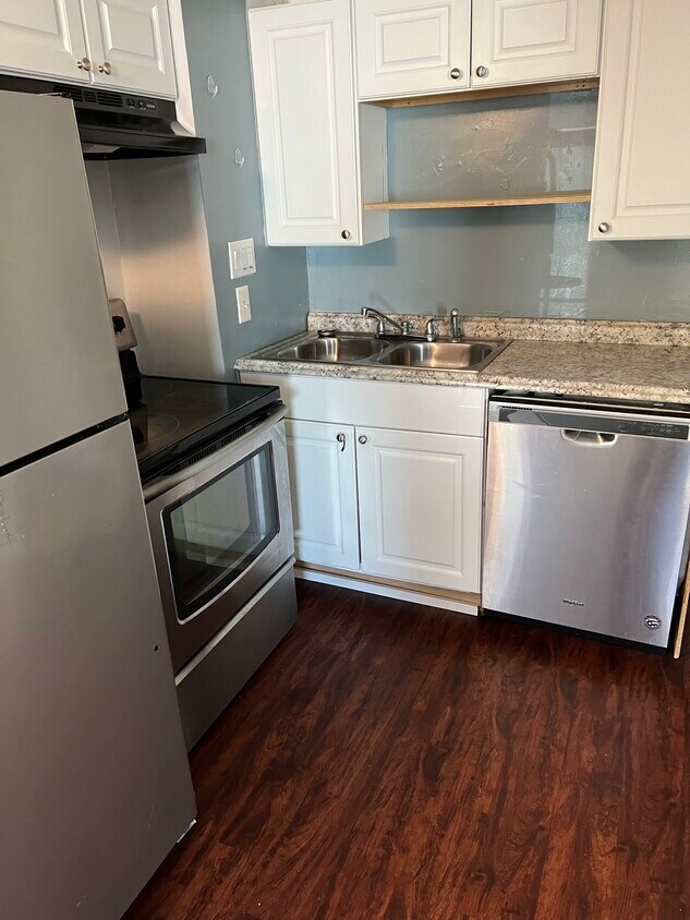 6 Elm Street, Tariffville, CT 06081 Townhome Rentals in Tariffville