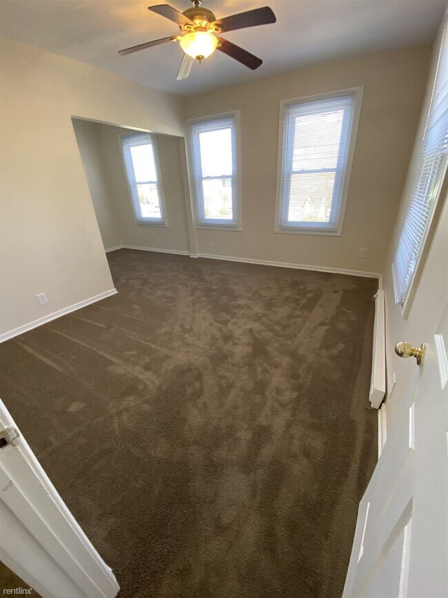 Building Photo - 1 br, 1 bath Duplex - 6 Dundee Ave B